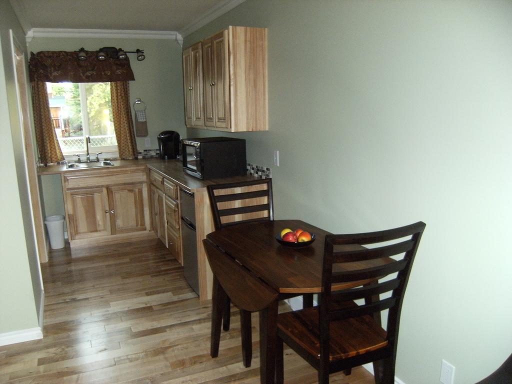 Parkside Inn Haines Junction Zimmer foto