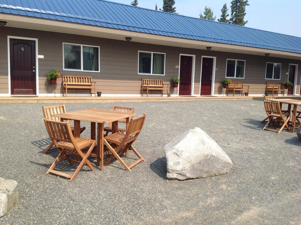 Parkside Inn Haines Junction Exterior foto
